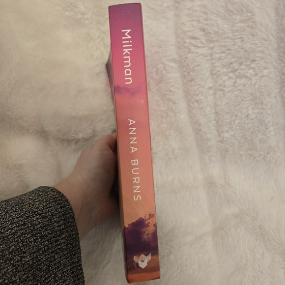 💙3/$25💙Milkman by Anna Burns Softcover - Picture 3 of 4